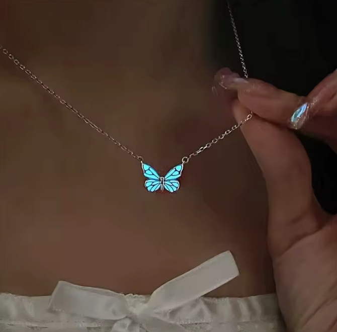 Collier Papillon Céleste Lumineux