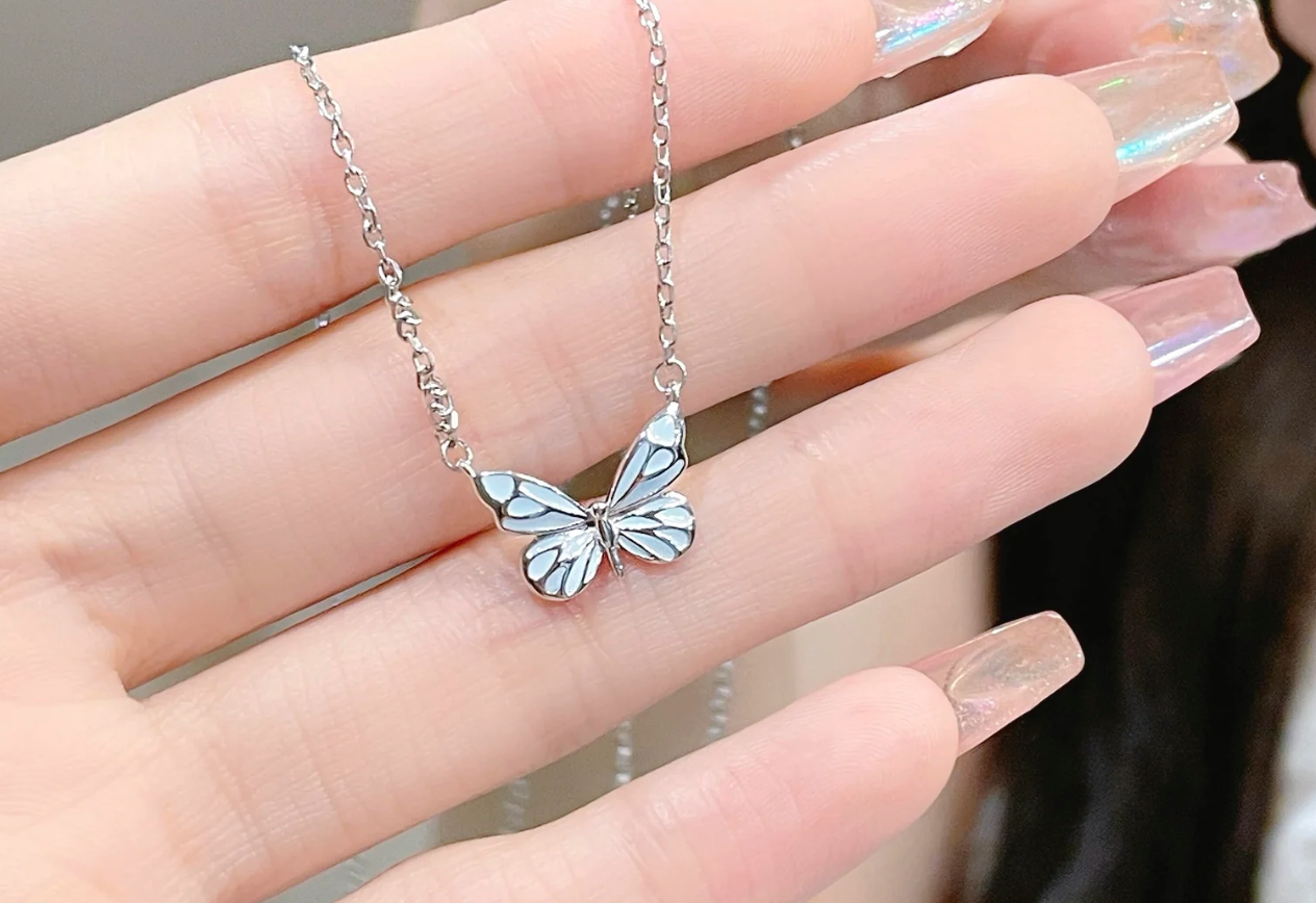 Collier Papillon Céleste Lumineux
